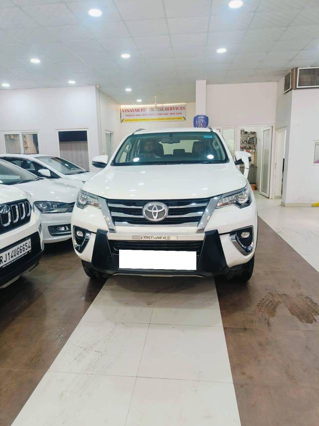 https://images10.gaadi.com/usedcar_image/4211817/original/processed_6333cffa8eff64290fa77cad5353e128.jpg?imwidth=6400