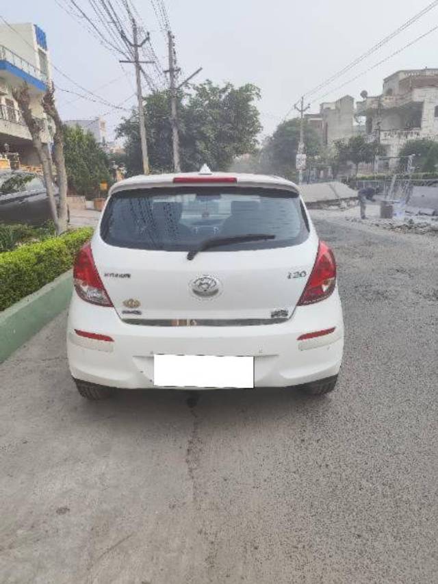 https://images10.gaadi.com/usedcar_image/4211852/original/processed_55d6dedb-66c7-459a-bc0a-f74e0d734e58.jpg?imwidth=6401