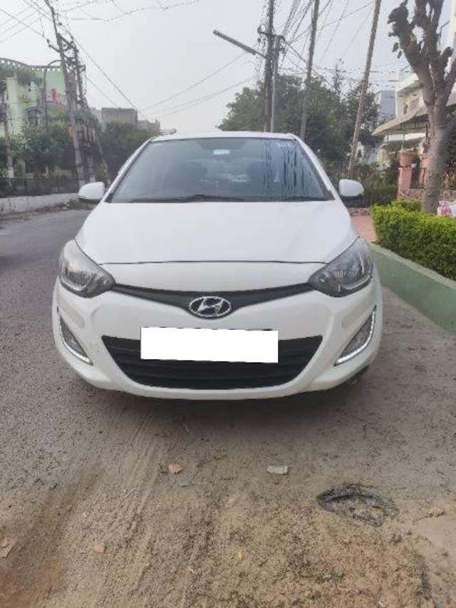 https://images10.gaadi.com/usedcar_image/4211852/original/processed_60c590cc-93ea-48ea-98de-657c45a1de19.jpg?imwidth=6400