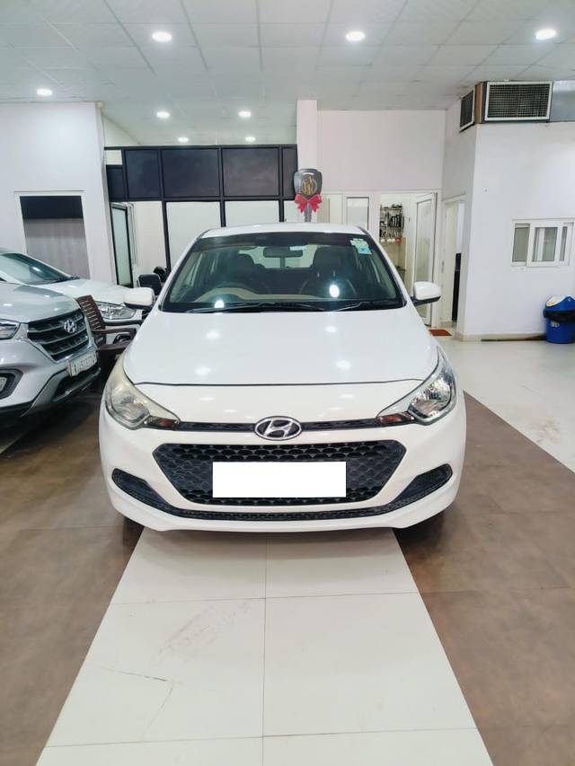 https://images10.gaadi.com/usedcar_image/4211982/original/processed_2bb558208560f7db212485fba9b1bb0b.jpg?imwidth=6400