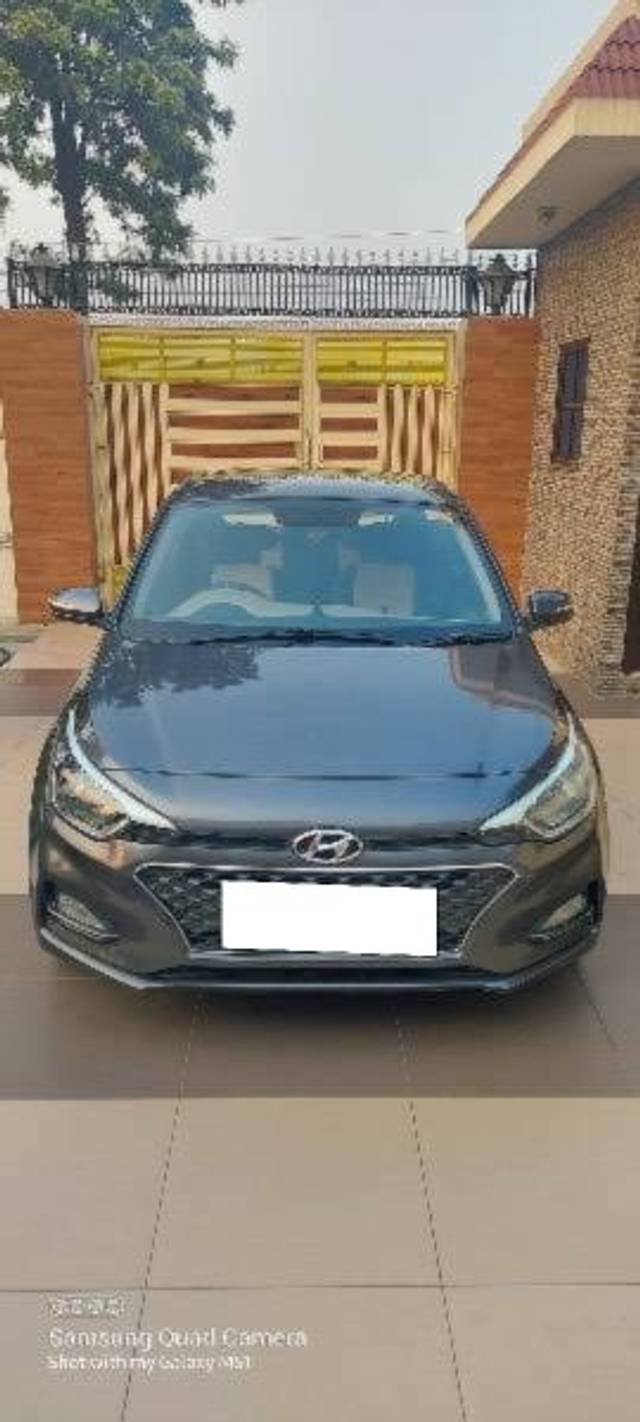 https://images10.gaadi.com/usedcar_image/4212062/original/processed_f2064e00-30fb-47f7-8078-49167ccb89f4.jpeg?imwidth=6400