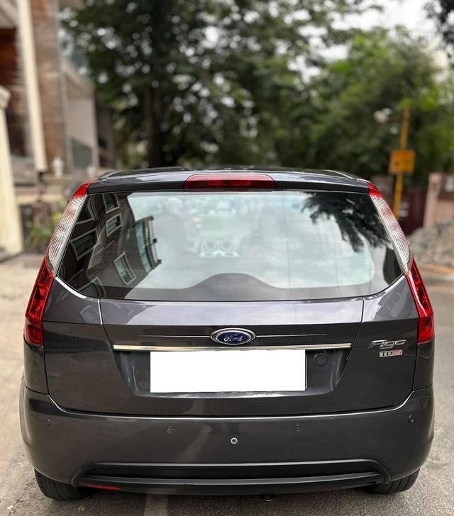 https://images10.gaadi.com/usedcar_image/4212102/original/processed_c67155268dcff2a44fc86fb45be63353.jpg?imwidth=6402