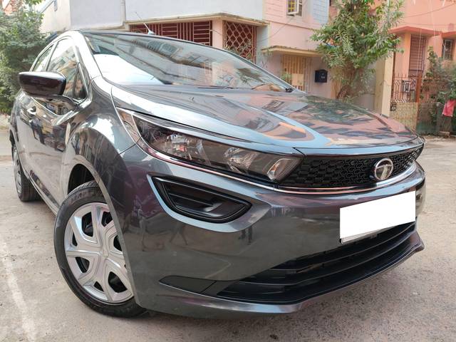 https://images10.gaadi.com/usedcar_image/4212133/original/processed_e76e73b89691584ec6bbf1e2bf3d7791.jpg?imwidth=6400