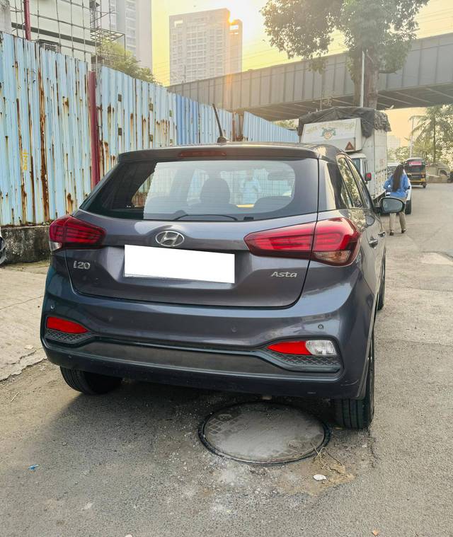 https://images10.gaadi.com/usedcar_image/4212154/original/processed_86460b34f41f2ef84f01a00828f38733.jpg?imwidth=6401