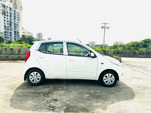 https://images10.gaadi.com/usedcar_image/4212182/original/processed_87d034088a2397efffcf8e634f9e4d23.jpg?imwidth=6401