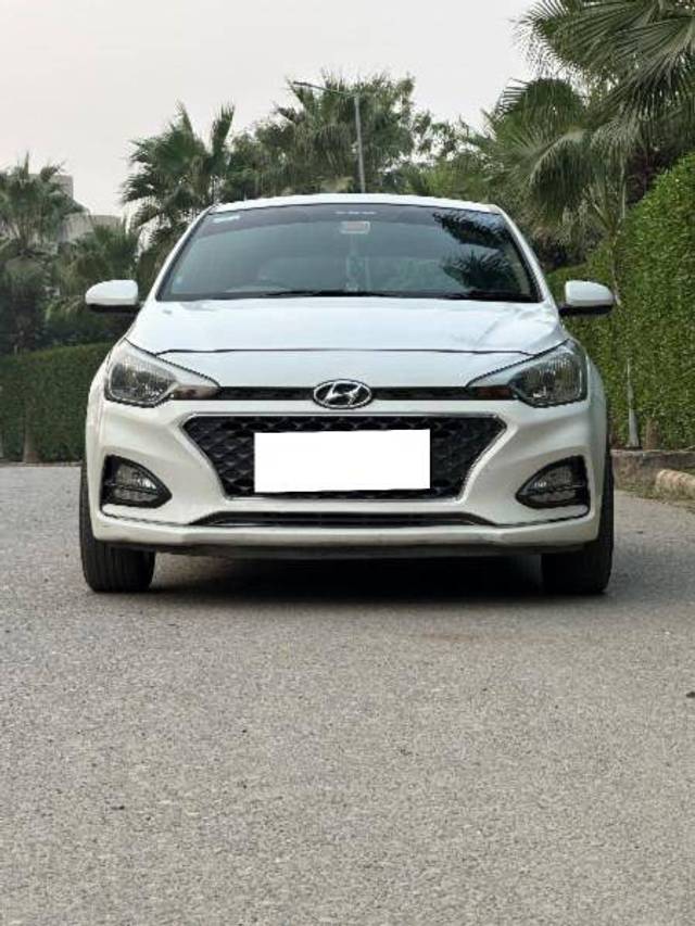 https://images10.gaadi.com/usedcar_image/4212211/original/84206af0a555190323eca0262f8bb293.jpeg?imwidth=6400