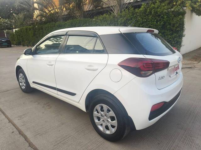 https://images10.gaadi.com/usedcar_image/4212231/original/processed_e534b74612de26c79e4573a916c664f0.jpg?imwidth=6402