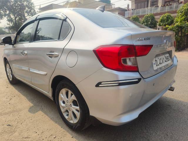 https://images10.gaadi.com/usedcar_image/4212326/original/38b995a3fa04cba4bdb17016f8f20bbd.jpg?imwidth=6402