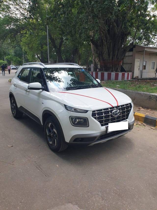 https://images10.gaadi.com/usedcar_image/4212336/original/processed_a5f5d3e02dfc646030c00ca8d69b86cd.jpg?imwidth=6400