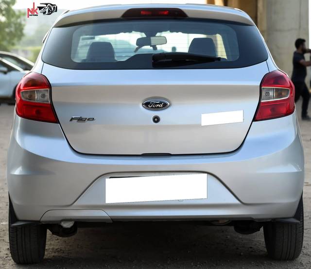 https://images10.gaadi.com/usedcar_image/4212354/original/processed_caa4d1a160d39d514200952555b13d63.jpg?imwidth=6402