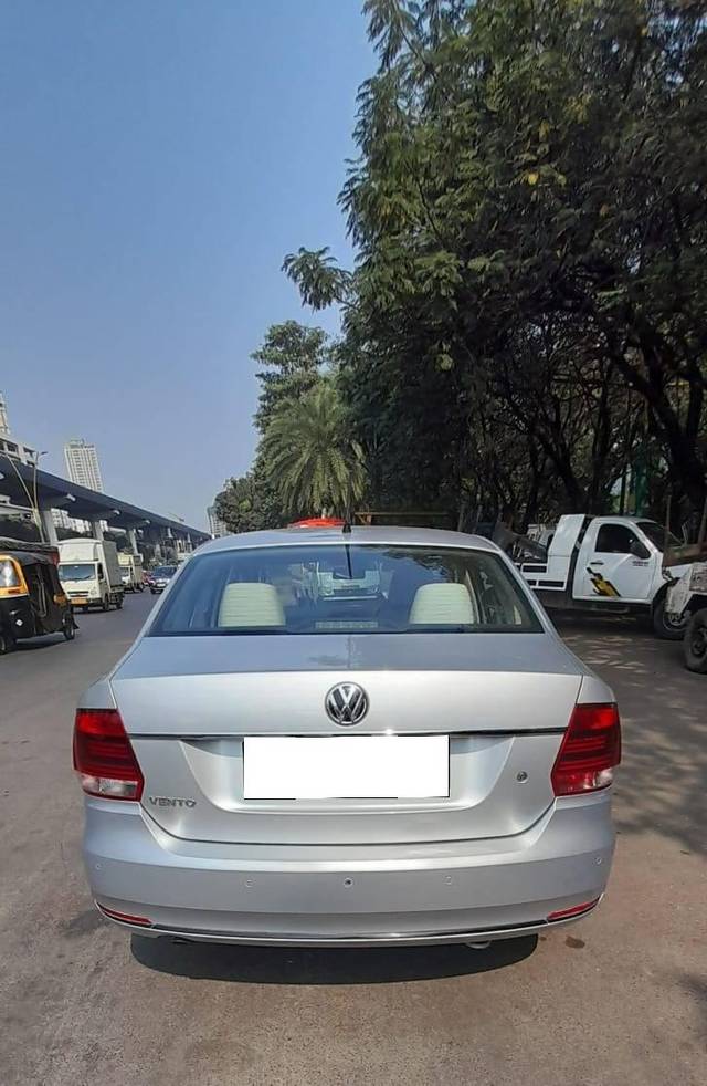 https://images10.gaadi.com/usedcar_image/4212358/original/processed_39b64f506646299529f5663d36e0d420.jpeg?imwidth=6401