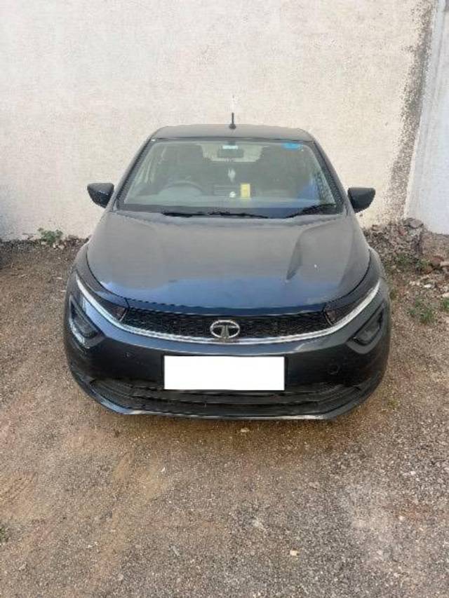 https://images10.gaadi.com/usedcar_image/4212377/original/processed_477a2941-e7f2-455a-805d-691bbc80a36f.jpg?imwidth=6400