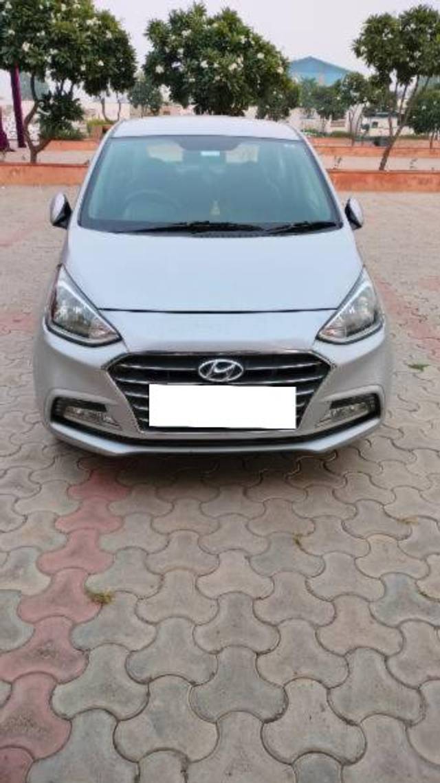 https://images10.gaadi.com/usedcar_image/4212446/original/processed_1d635260-10a2-4a36-823a-f3296e699b9b.jpg?imwidth=6402