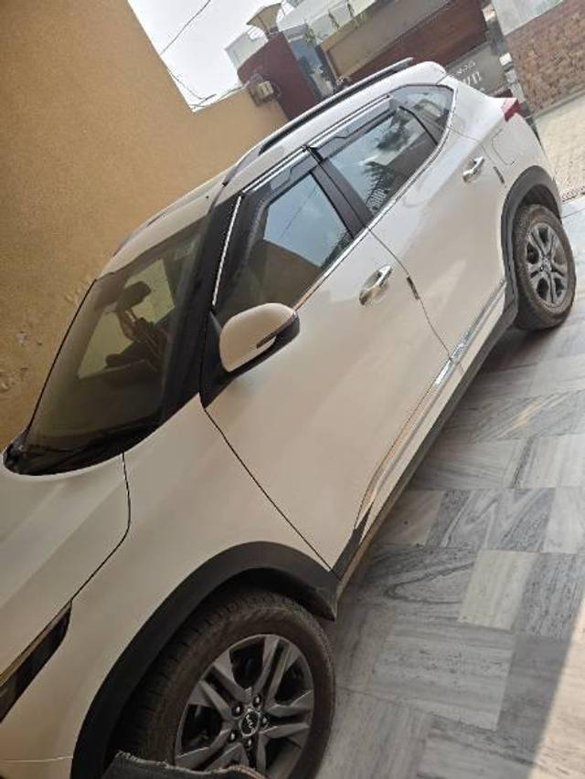 https://images10.gaadi.com/usedcar_image/4212484/original/processed_dff396b2-11fc-4ffc-8231-17207e97e560.jpg?imwidth=6402