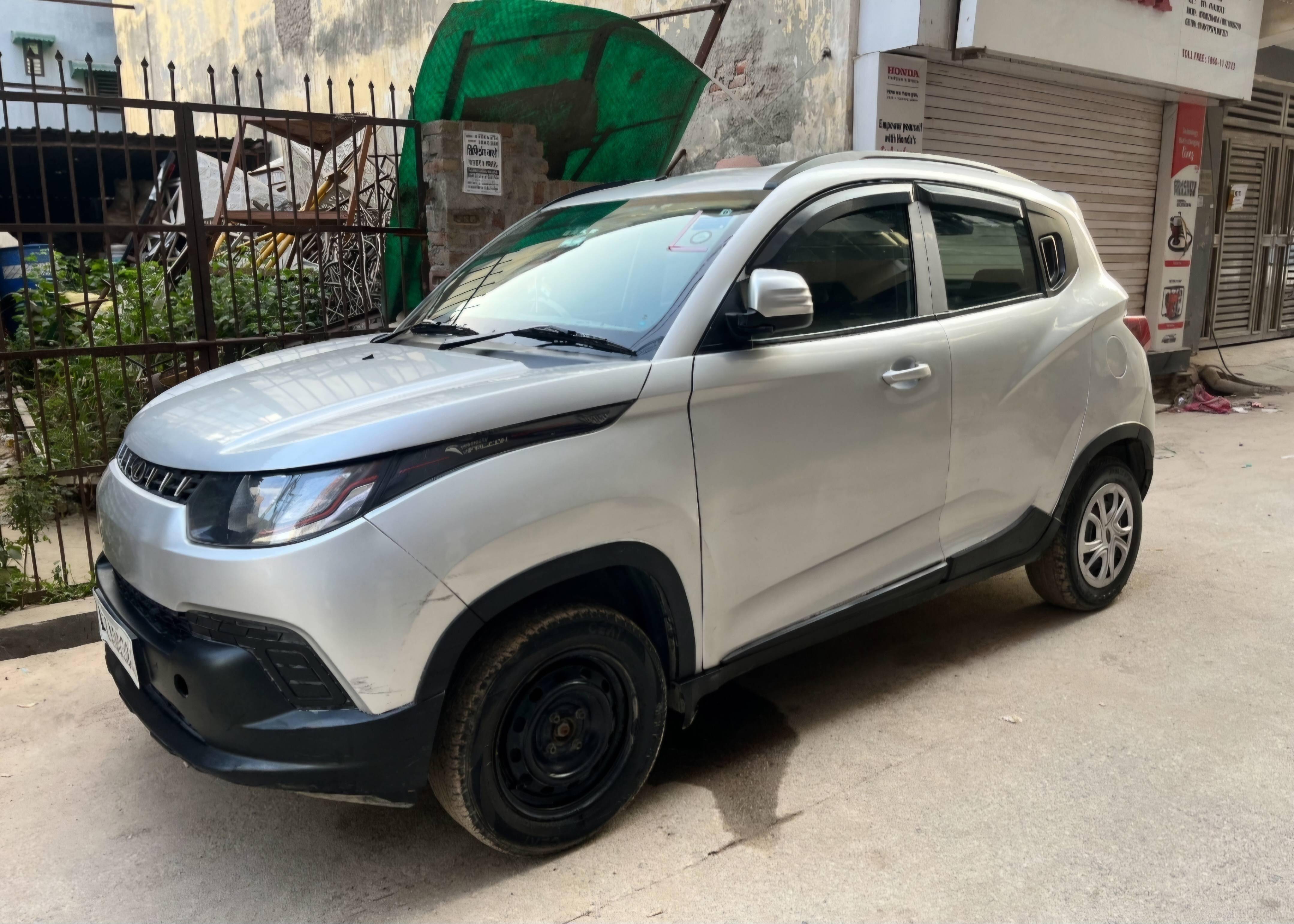 Mahindra KUV 100