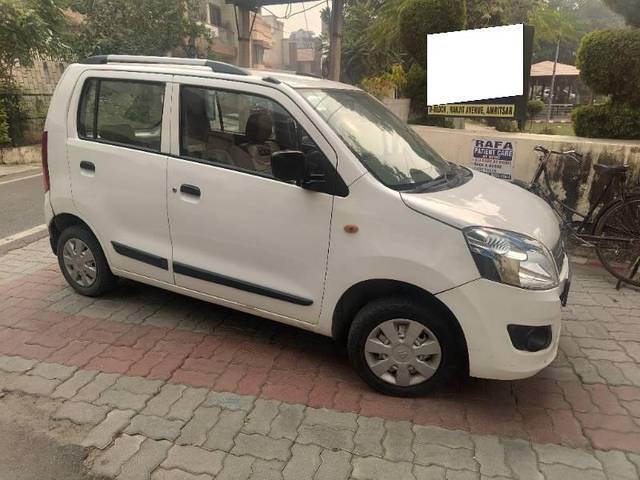 https://images10.gaadi.com/usedcar_image/4212529/original/processed_11fbbc2f-c750-46c6-aa92-48288abd9f4f.jpg?imwidth=6400