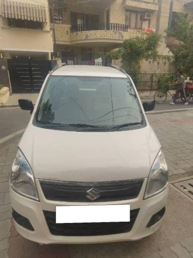 https://images10.gaadi.com/usedcar_image/4212529/original/processed_4d0c8785-9a97-4f16-8ce8-ad0284e675a3.jpg?imwidth=6402