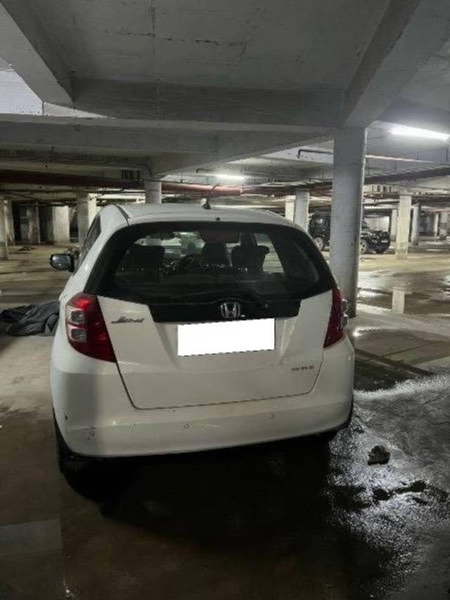 https://images10.gaadi.com/usedcar_image/4212557/original/processed_0a6ed005-2a71-40b9-aaa0-381b8fe10748.jpg?imwidth=6402