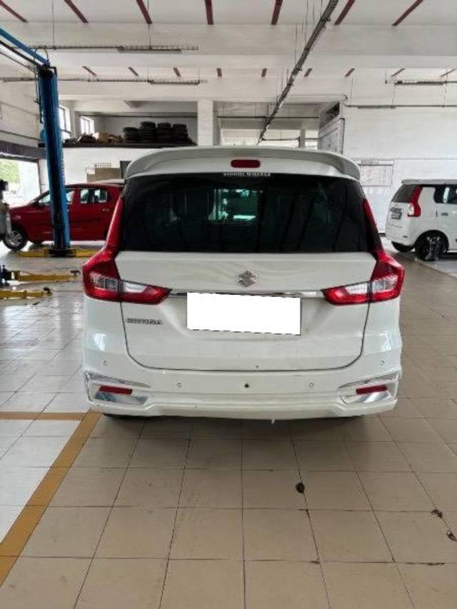 https://images10.gaadi.com/usedcar_image/4212559/original/processed_7a078f9f-8a87-4756-a1f2-75c3851471a6.jpg?imwidth=6401