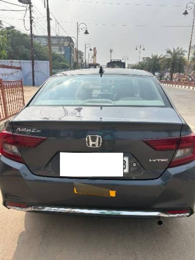 https://images10.gaadi.com/usedcar_image/4212658/original/processed_87c50474-972b-4973-93eb-33e5a7f12f38.jpeg?imwidth=6402