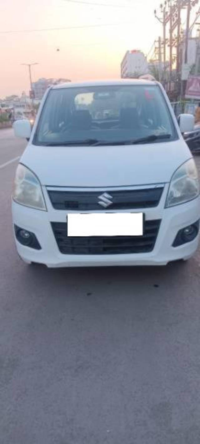 https://images10.gaadi.com/usedcar_image/4212680/original/processed_73521679-b1f7-4f54-ac83-b14b1da4e3cb.jpg?imwidth=6402