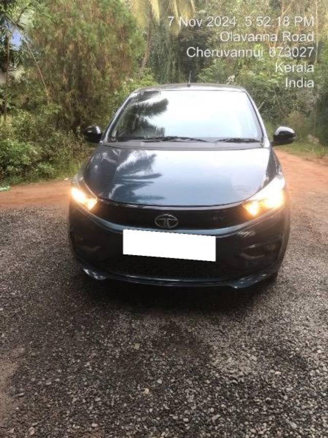 https://images10.gaadi.com/usedcar_image/4212779/original/processed_3758bd33-8dab-432c-b42d-f3f95a4ccf3b.jpg?imwidth=6402