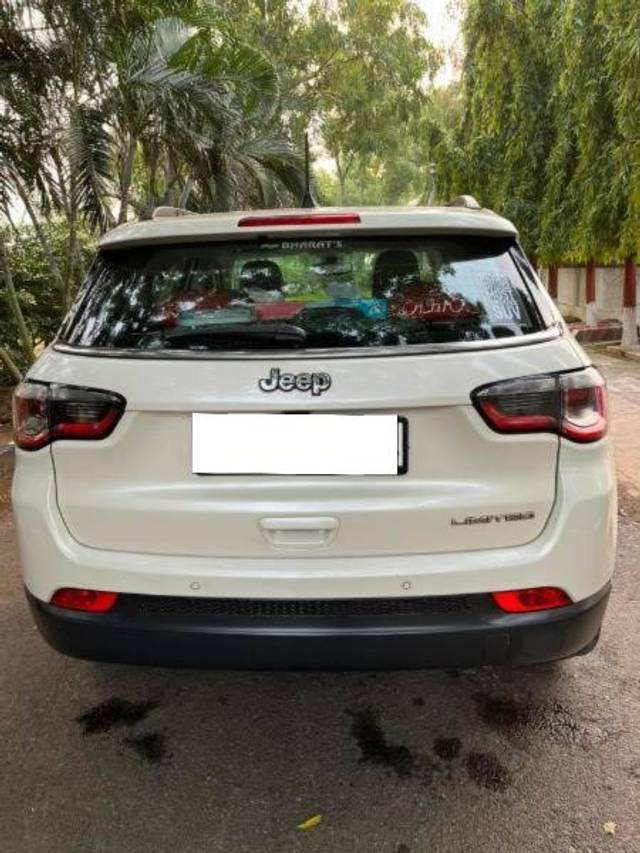 https://images10.gaadi.com/usedcar_image/4212804/original/processed_727ae476-4b11-437b-905e-94c485f9aca6.jpg?imwidth=6402