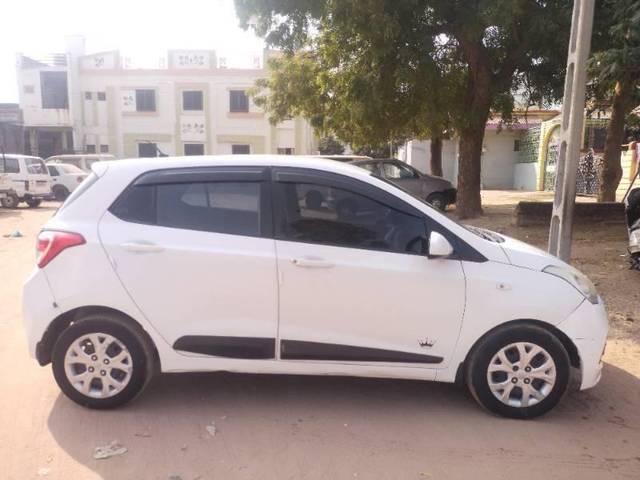 https://images10.gaadi.com/usedcar_image/4212825/original/processed_7ffdbbf6-a70d-48db-ae4a-29e791db9d95.jpg?imwidth=6401