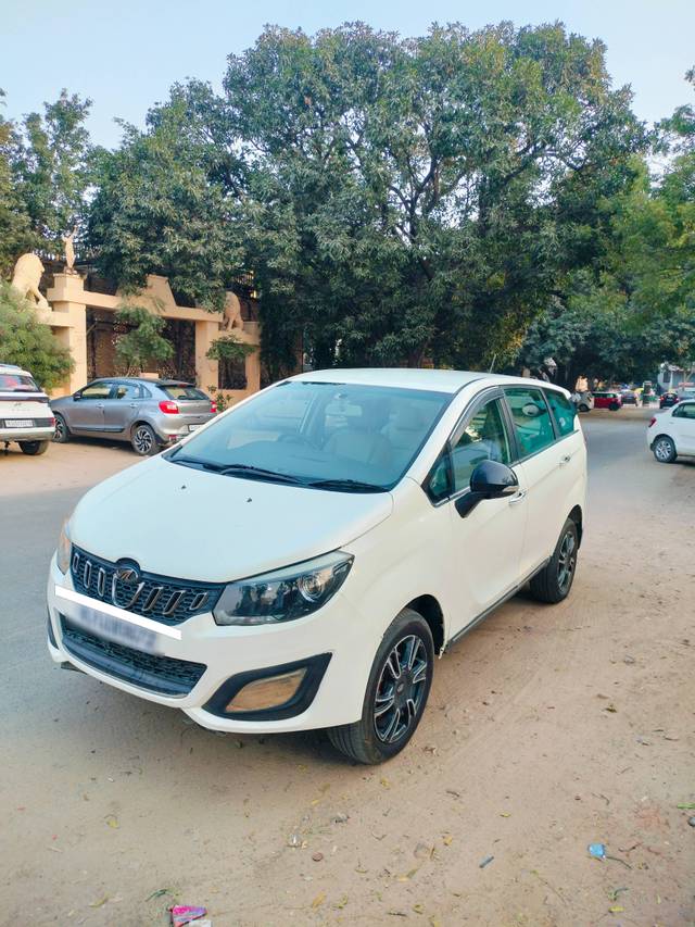 https://images10.gaadi.com/usedcar_image/4212980/original/processed_af467991cbaac83aeea999df38a3864a.jpg?imwidth=6402