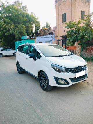 Mahindra Marazzo Mahindra Marazzo M8