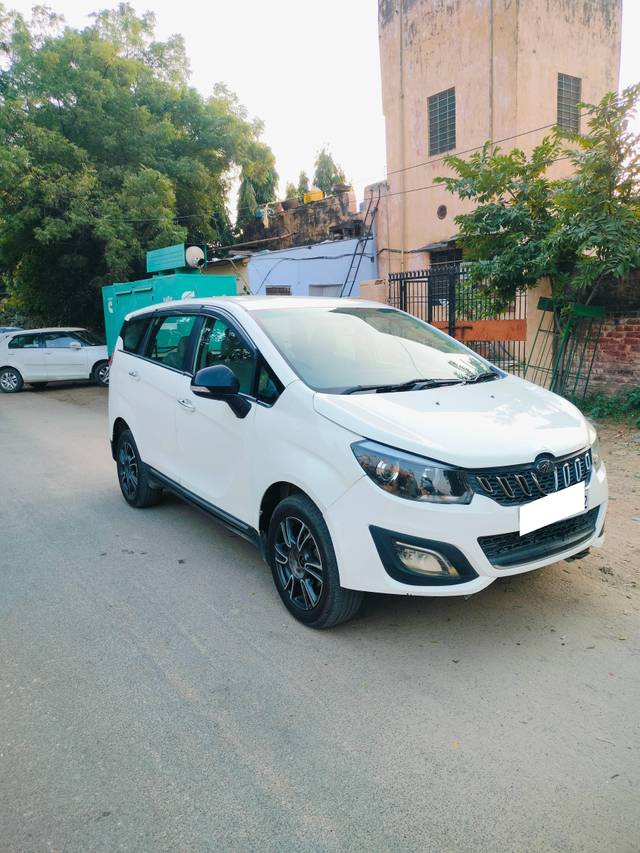 https://images10.gaadi.com/usedcar_image/4212980/original/processed_c88c202333a1270e08f33810b79450f3.jpg?imwidth=6400