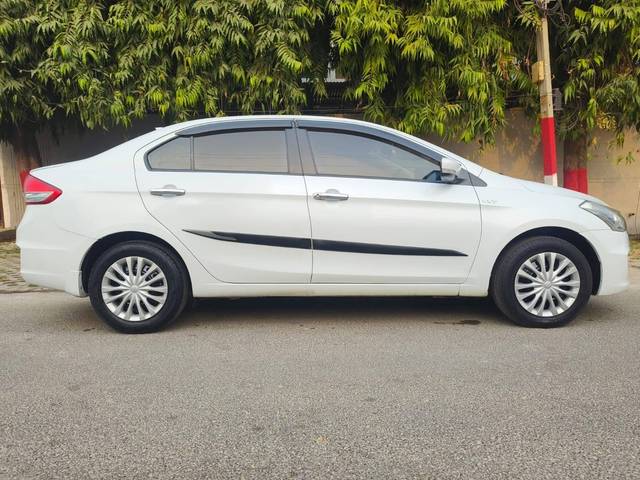 https://images10.gaadi.com/usedcar_image/4212995/original/processed_de43bb5ca1fbf56d0e8001b0a8fff25f.jpg?imwidth=6401