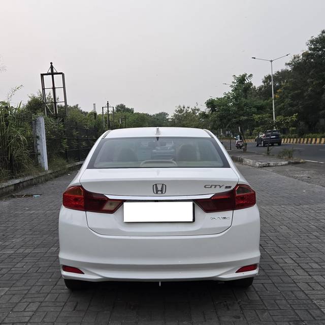 https://images10.gaadi.com/usedcar_image/4213002/original/processed_7e644438a12602f91968f70875a51f33.jpg?imwidth=6402