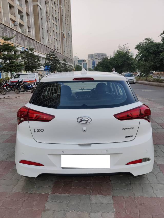 https://images10.gaadi.com/usedcar_image/4213066/original/processed_0e8a83098bb7fcfdb88db32194829bf7.jpg?imwidth=6401