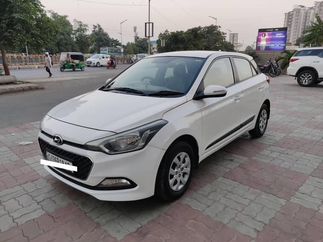 https://images10.gaadi.com/usedcar_image/4213066/original/processed_d083b9715d27c249d899502fbaff23d6.jpg?imwidth=6402