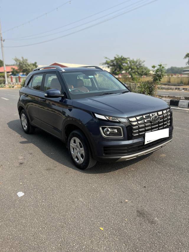 https://images10.gaadi.com/usedcar_image/4213076/original/processed_6a187930c113ec0f1e8b363595857518.jpg?imwidth=6400