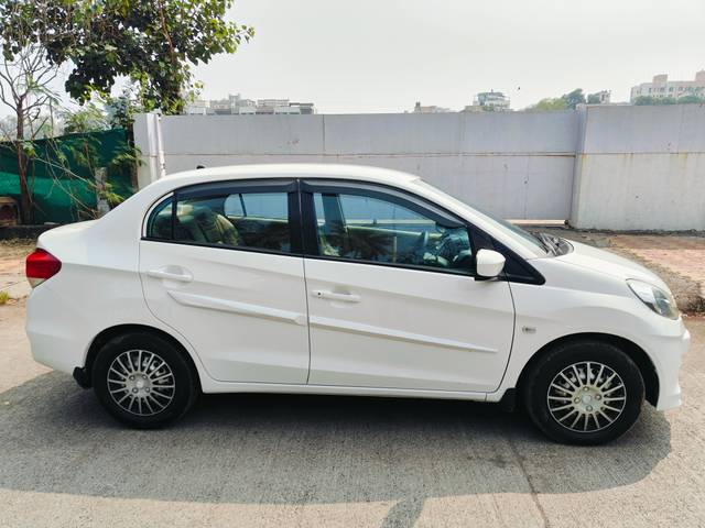 https://images10.gaadi.com/usedcar_image/4213095/original/f3b6b10b2fbb769c9e5fefe93bd0d9ce.jpg?imwidth=6401