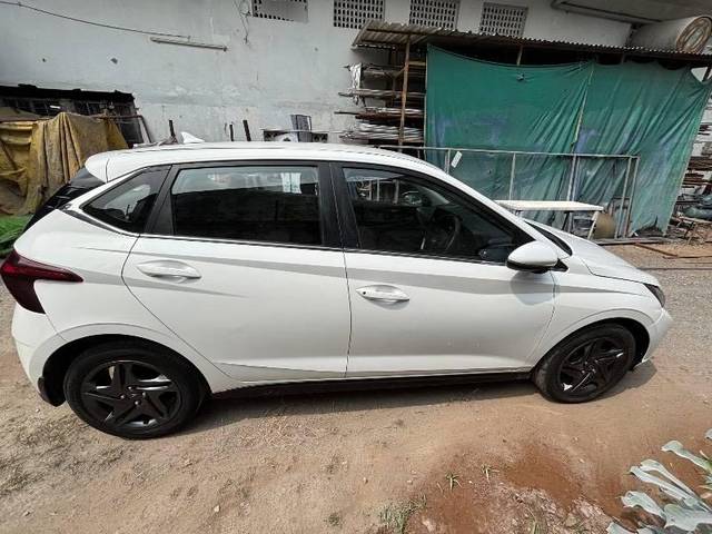 https://images10.gaadi.com/usedcar_image/4213110/original/processed_0dc98794-2127-4b0d-b682-e7bba2ba72bd.jpg?imwidth=6401