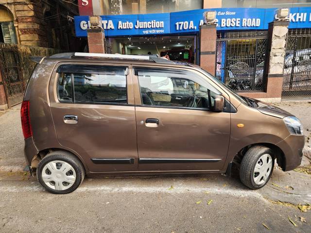 https://images10.gaadi.com/usedcar_image/4213114/original/processed_5ba6431ab62cbe056a055eb850e1e4cc.jpg?imwidth=6401