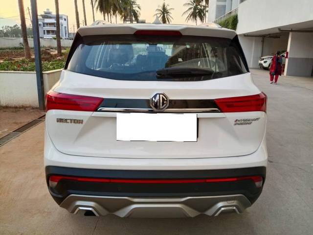 https://images10.gaadi.com/usedcar_image/4213120/original/821984c750806ce8b7777dcf2094253c.jpg?imwidth=6401