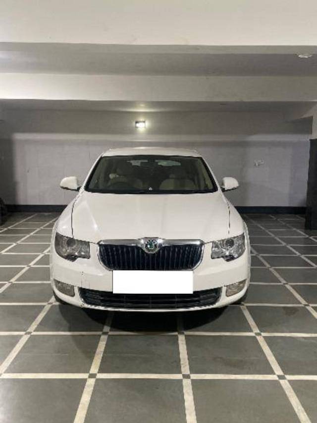 https://images10.gaadi.com/usedcar_image/4213121/original/244ec9315adc7eacf0d58939bca0dfbc.jpg?imwidth=6400