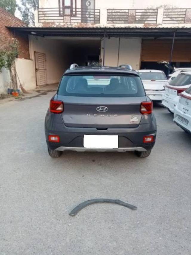 https://images10.gaadi.com/usedcar_image/4213316/original/processed_9fb267c6-2f5f-44fa-9ede-cfcb16a8e6c2.jpg?imwidth=6402