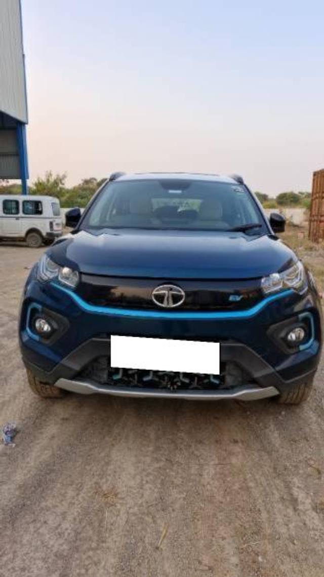 https://images10.gaadi.com/usedcar_image/4213365/original/processed_adaea8e7-f4e3-4bad-8436-0f450c11845b.jpg?imwidth=6400