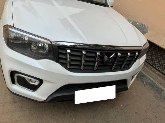 https://images10.gaadi.com/usedcar_image/4213425/original/processed_618823b0-6daa-4f99-ab01-7400182e0c6d.jpg?imwidth=6401