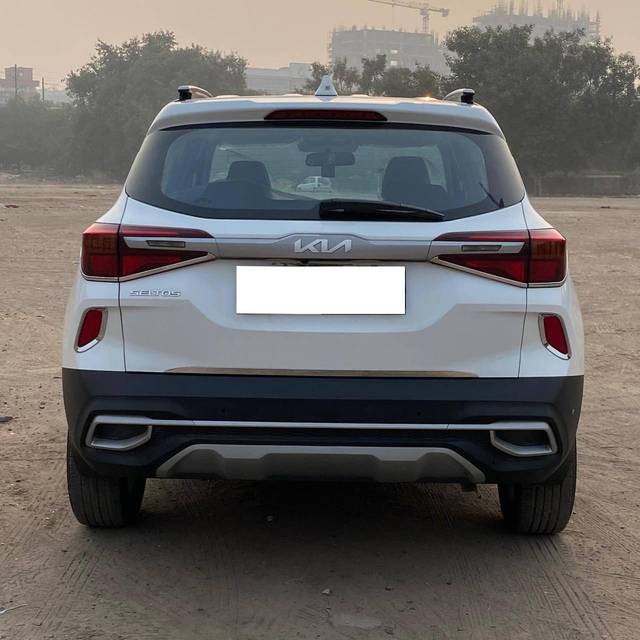 https://images10.gaadi.com/usedcar_image/4213637/original/processed_66024a0e63a975420af918b641403cab.jpg?imwidth=6402