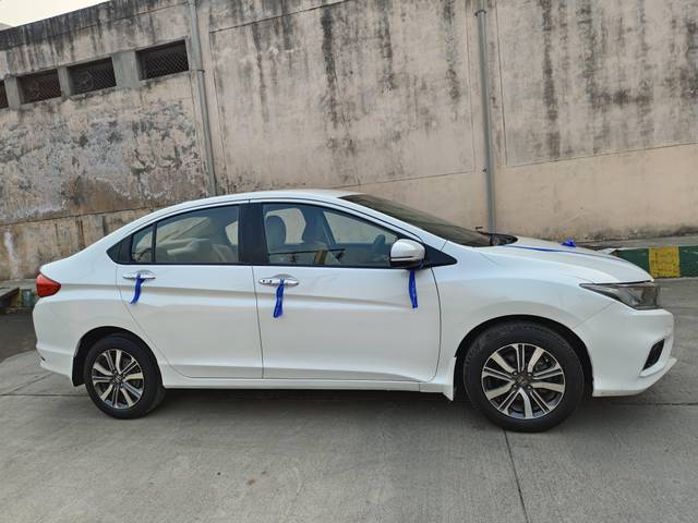 https://images10.gaadi.com/usedcar_image/4213648/original/processed_f67a08525c2df5ec50bed14a22ee626d.jpg?imwidth=6401