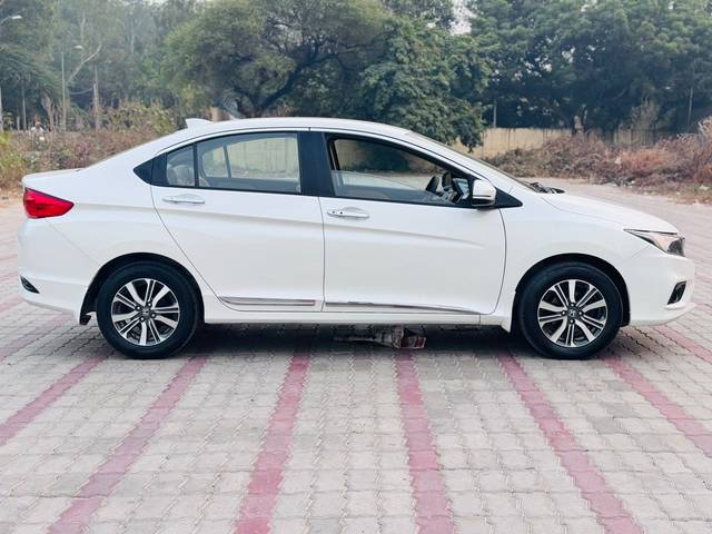 https://images10.gaadi.com/usedcar_image/4213671/original/849b0735c20eb96e9d3ab795c02a15ab.jpg?imwidth=6401