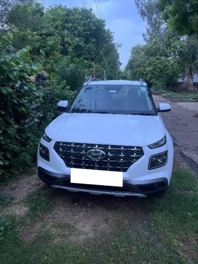 https://images10.gaadi.com/usedcar_image/4213776/original/processed_0b11ea91-47a0-4597-bf90-a142e8bb2364.jpg?imwidth=6400