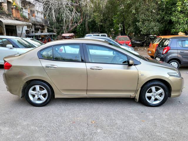 https://images10.gaadi.com/usedcar_image/4213827/original/processed_3df1b7ed8138c0cb68d6b1cd75764a7f.jpg?imwidth=6401