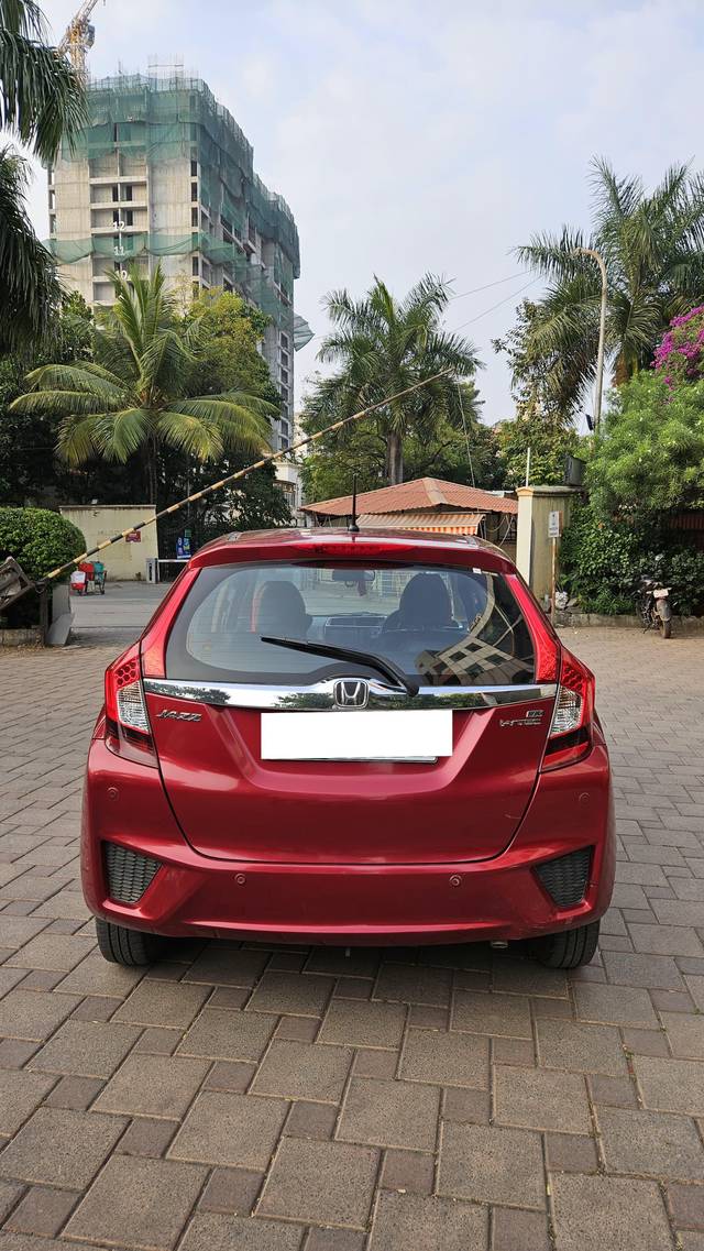 https://images10.gaadi.com/usedcar_image/4213852/original/processed_75c8b3b82196e587c7d6fe6d20f21af2.jpg?imwidth=6402